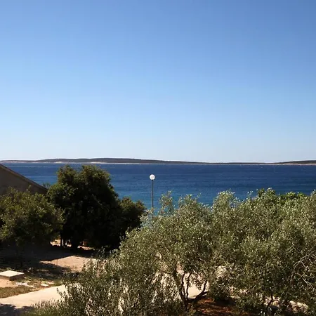 Apartment By The Sea Mandre, Pag - 6284 Kolan