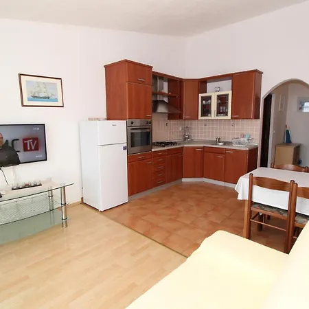 Apartment By The Sea Mandre, Pag - 6284 Kolan
