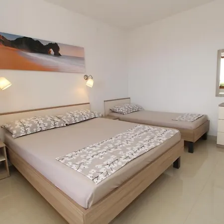 Apartment By The Sea Mandre, Pag - 6284 Kolan