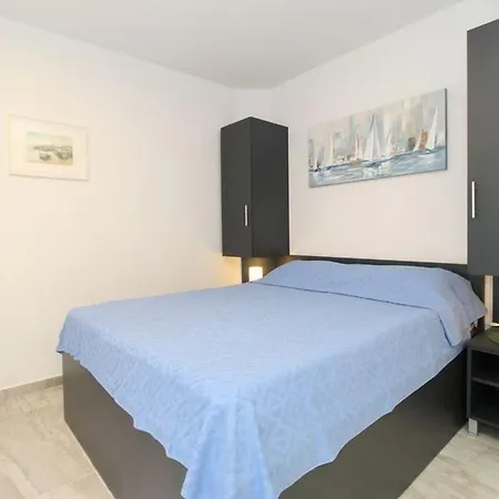 By The Sea Mandre, Pag - 6284 Apartment Kolan